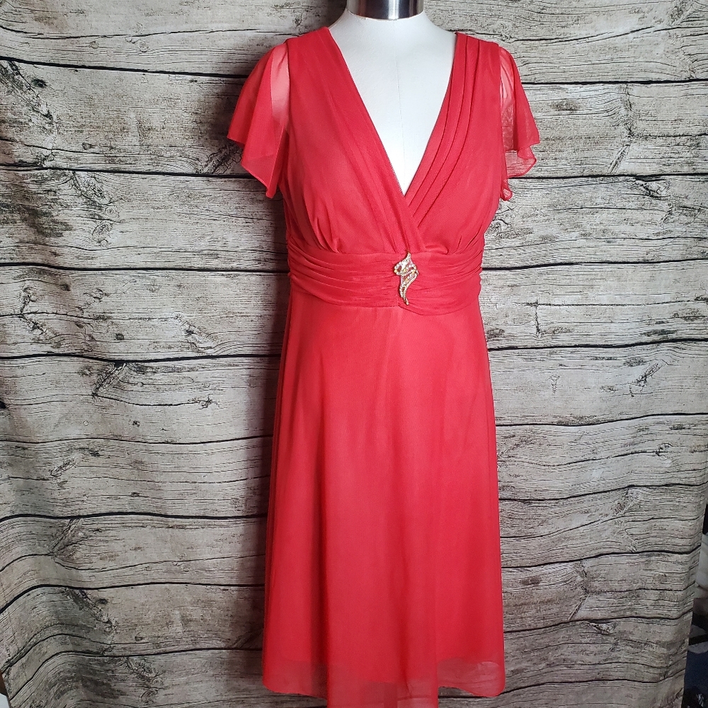 Nina Ferre Special Red Dress.Pit to pit approx: 18 inches Right shoulder to b